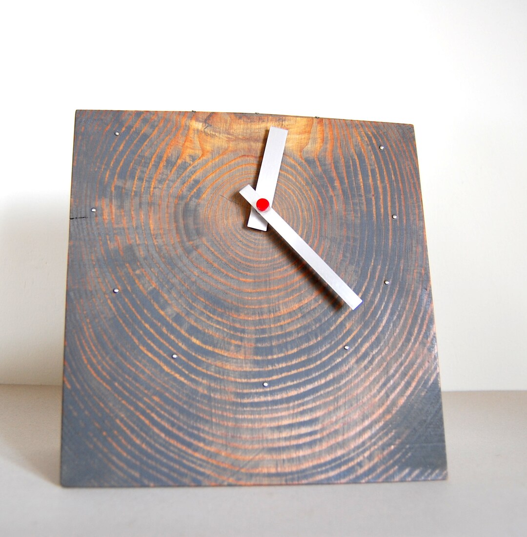 Reloj de mesa. Reloj de madera. Arte en madera. Reloj de pino. Etsy