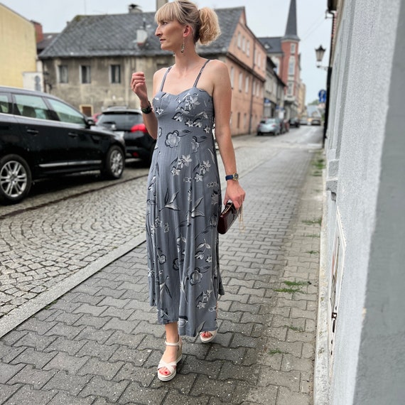 Graues kleid mit blumen Clearance