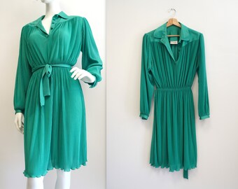 green pleated dress, size M, pleated vintage dress, retro pleated dress, retro dress, gift for her, cocktail party dress