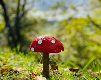 Garden Toadstool, Lawn Ornaments, Gift For Garden lovers, Cottage Core Garden Decor. Plant Pot Accessories, Fairy Garden Toadstool.