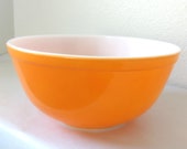 Vintage Pyrex Orange Mixing Bowl, 403 2.5 quart, 1960s 1970s