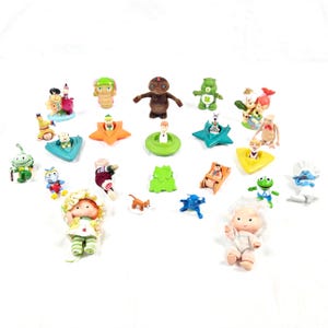 Collection de jouets pour dessins animés et films des années 70, 80, 90, lot de 20 ans et plus, jouets vintage pour télévisions pour enfants, Pierrafeu E.T. Schtroumpf, ver luisant, ours soignant, fourmi légionnaire