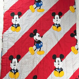 1990-tals Musse Pigg 4-delat sängklädset med överkast, lakan och örngott, vintage 90-tals Disney sovrumsdekoration i popkonststil, tillverkad i USA bild 2