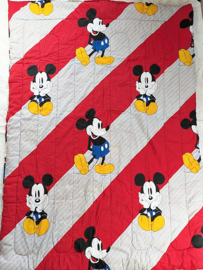 1990-tals Musse Pigg 4-delat sängklädset med överkast, lakan och örngott, vintage 90-tals Disney sovrumsdekoration i popkonststil, tillverkad i USA bild 2