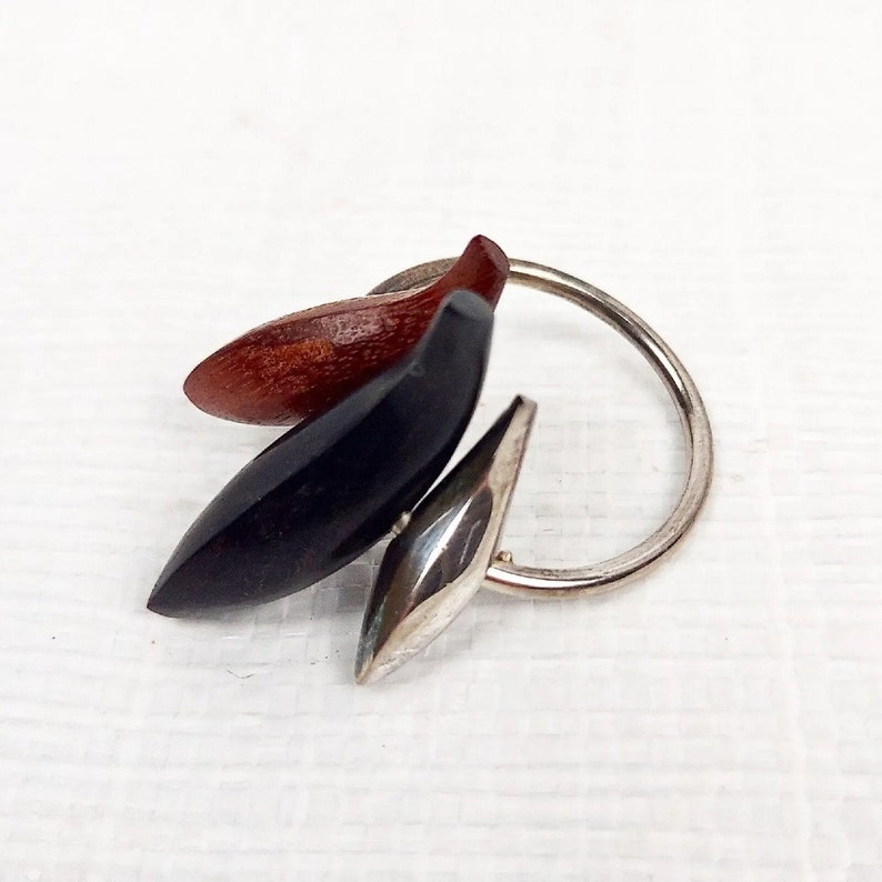 Tiffany And Co. Frank Gehry Fish Ring, Retired, Silver Onyx Acacia Wood, Jewelry image 3
