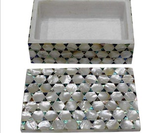 Scatola portagioie in marmo bianco a forma rettangolare, scatola per orologi con lavorazione casuale in madreperla, realizzata in un cottage indiano di arte e artigianato