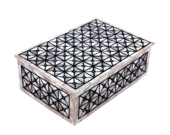 Portagioie con intarsio in pietra di malachite con scatola multiuso in marmo bianco a forma rettangolare dall'aspetto reale
