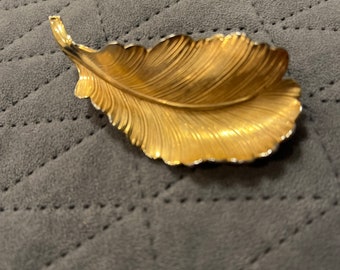 Giovanni gold leaf brooch oak leaf antique brooch
