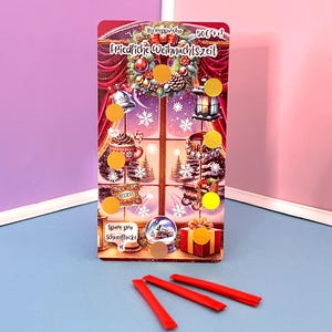Könnte beinhalten: Ein Adventskalender mit Weihnachts-Thema und Fenster-Design, mit festlichen Illustrationen und dem deutschen Text "Friedliche Weihnachtszeit". Enthält rote Stifte und goldene Aufkleber zum Markieren der Tage.