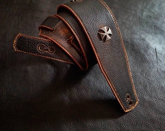 relic effect leather guitar strap. black and brown color
