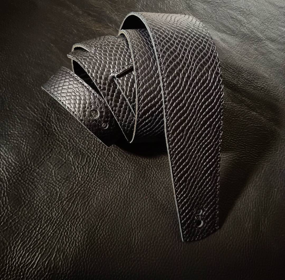 Leather guitar strap