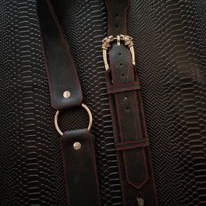 Leather guitar strap with ring and buckle