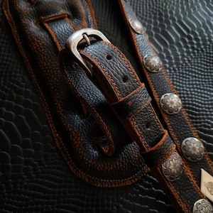 Sangle de guitare en cuir véritable avec conchos et épaulière