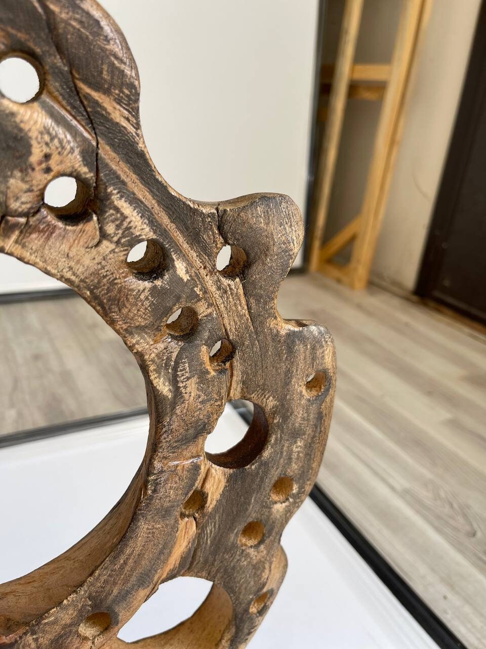 Hölzerne Paarfigur 2D - Handgeschnitztes Kunstwerk Für Wohnzimmer & Deko