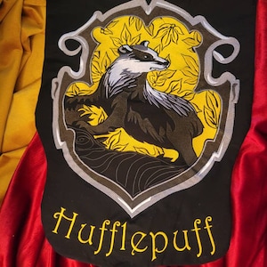 Honey Badger Wizarding House Flag embroidery 20x15 inch