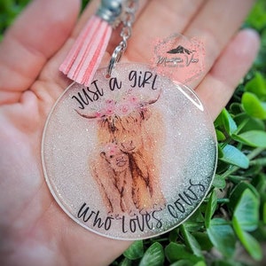 Just a Girl Who Loves Cows Glitter Keychain, Highland cow keychain, glitter keychain, cow lover gifts, cow mom, Scottish Highland cows