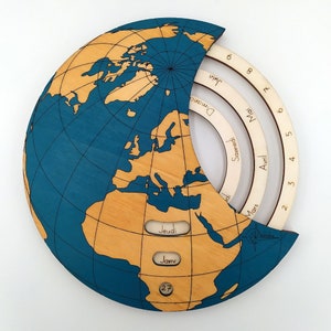 Calendrier perpétuel en bois carte du monde