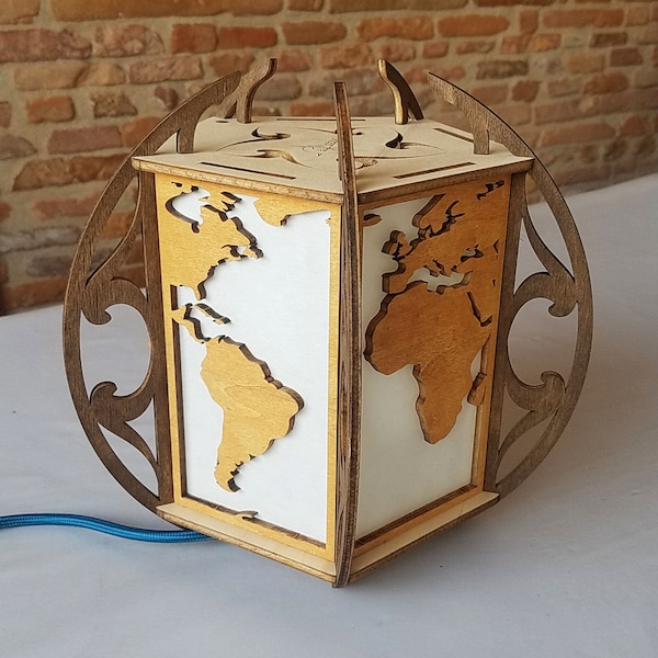 Lampe de bureau en bois et papier washi représentant une carte du monde