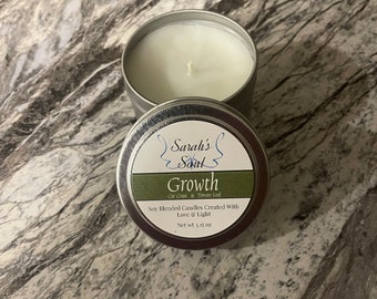 Vela de crecimiento: vela aromática con aroma a hierba recién cortada y hoja de tomate, con un corazón verde incrustado.