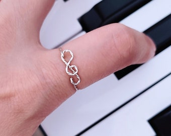 Bague jonc Clé de sol fait main en France avec des matières précieuses Gold Filled 14k et Argent 925 pour musicienne et passionné de musique