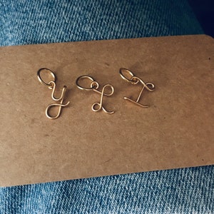Colgante de letra mayúscula, inicial, alfabeto, colgante para collar, alambre de nombre, alambre de letras, regalos para ella, personalizable