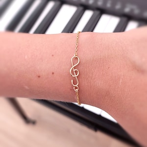 Treble Clef bracelet in adjustable chain for music enthusiasts, musicians, unique and original gifts for musical artists