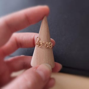 Anillo de brazalete - nombre personalizable - joyería personalizada - inicial - banda de anillo - anillo de boda - mensaje de amor - regalo para ella y para él