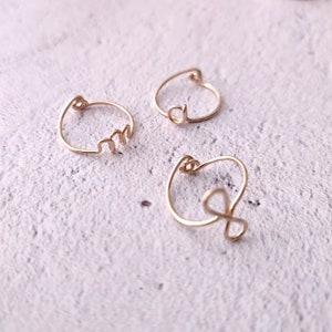 Anillo de brazalete de letras - letra cursiva minúscula - material precioso - inicial - anillo de anillo - anillo de bodas - joya del alfabeto - Día de San Valentín