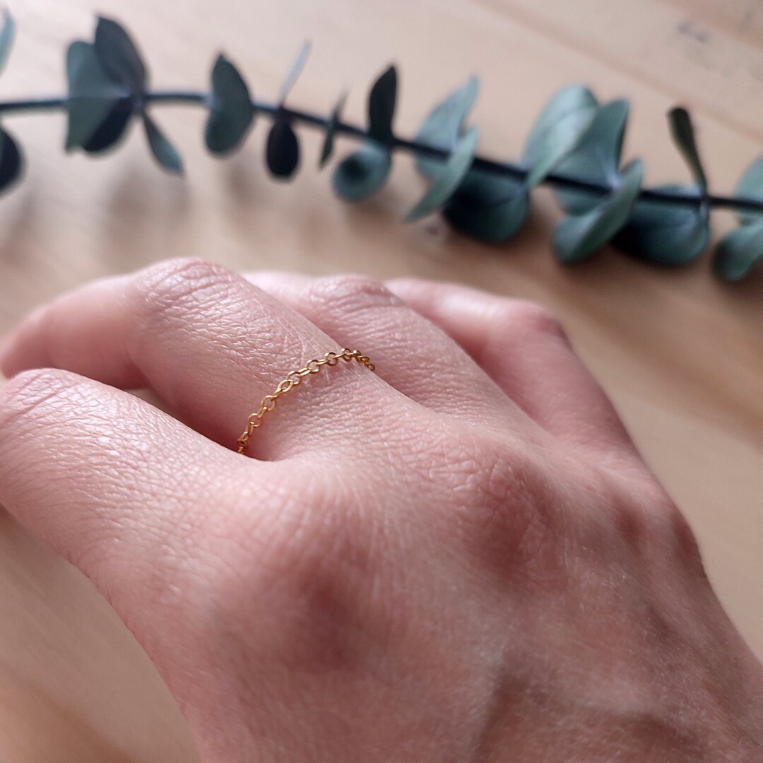 Minimalist Fine Chain Ring in Precious Material Gold Filled 14 Carat
