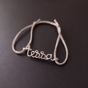 Bracelet message ou prénom personnalisé avec cordon brillant, choix de coloris, rose, doré, noir , taille ajustable, cadeau saint valentin Gris Argenté