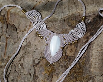 Macramé necklace with high-quality semi-precious stone