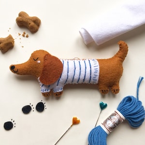 Pdf Instructions to Sew Your Own Sausage Dog Feltie, Plush sewing pattern, sausage dog stuffie, sausage dog plushie, digital sewing pattern