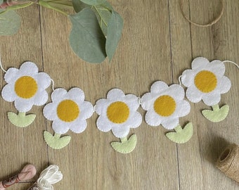 Sew Your Own Spring Flower Garland, felt sewing patterns, spring craft, summer felt patterns, daisy, flower pattern, flower sewing pattern