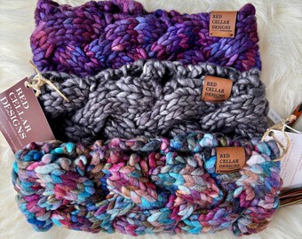 Handgestricktes Merino Stirnband mit Zopfmuster - handgefärbte Wolle - Luxusgeschenk - handgefertigt in UK/Irisch