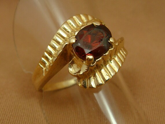 Oval GARNET in Scalloped Bypass Ring - 10K Yellow… - image 5