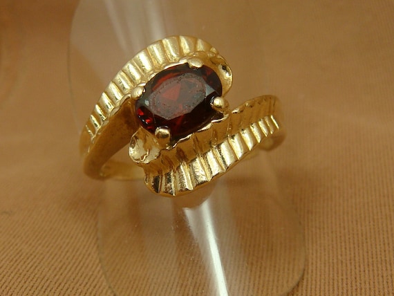 Oval GARNET in Scalloped Bypass Ring - 10K Yellow… - image 1