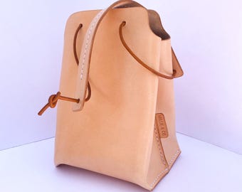 レザーバケットバッグ