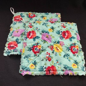 Sweet Romance Pot holders Ragged style Set of 2, Kitchen Decor, kitchen linens, Housewarming Gift, Pioneer Woman