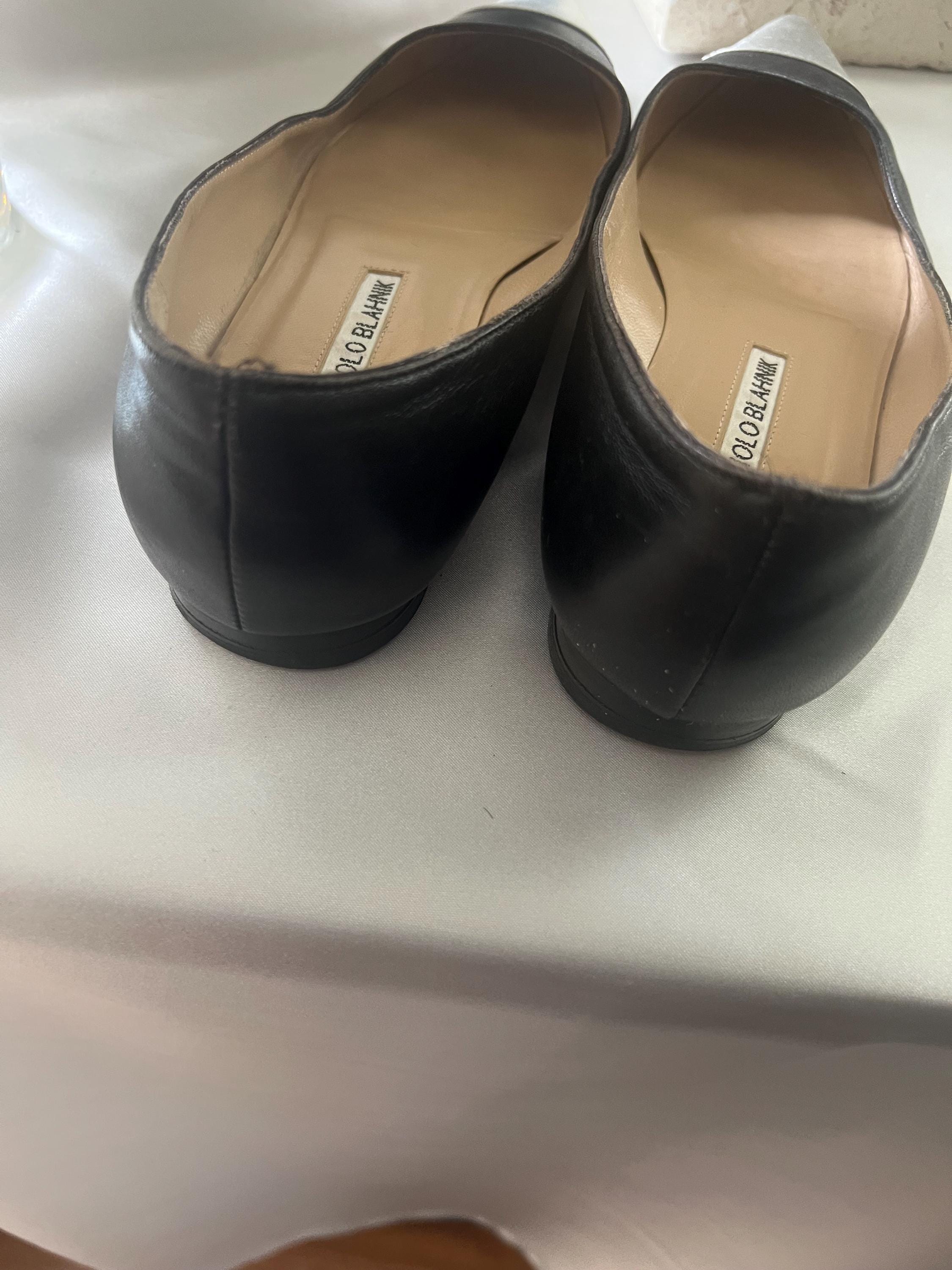 MANOLO BLAHNIK ブラックフラットシューズ マノロ・ブラニク ブラック＆シルバー キャップトゥ フラットシューズ