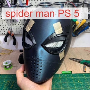PlayStation 4 Spider-Man Gesichtsmaske mit mechanischen Linsen