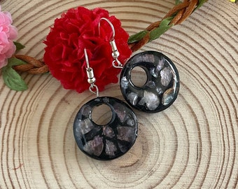 Round black resin earring and mother of pearl, statement round resin earring, long resin dangle earring for women, black epoxy resin jewelry