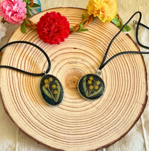 Real Dried Flower Black Resin Necklace Pressed Flower Necklace in Black Botanic Resin Jewelry Gift for Women Mimosa Resin Necklace Etsy
