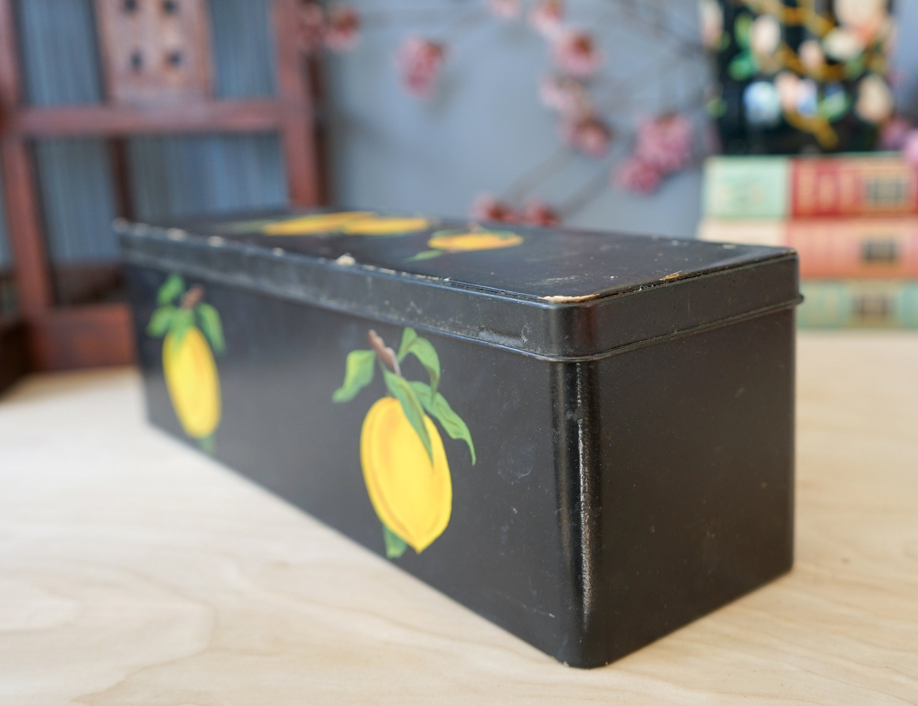 Martin\'s Vintage Box in Peach with Green Tie Vintage Peach Tin Box Scotland Barringer Wallis Manners  main image 3
