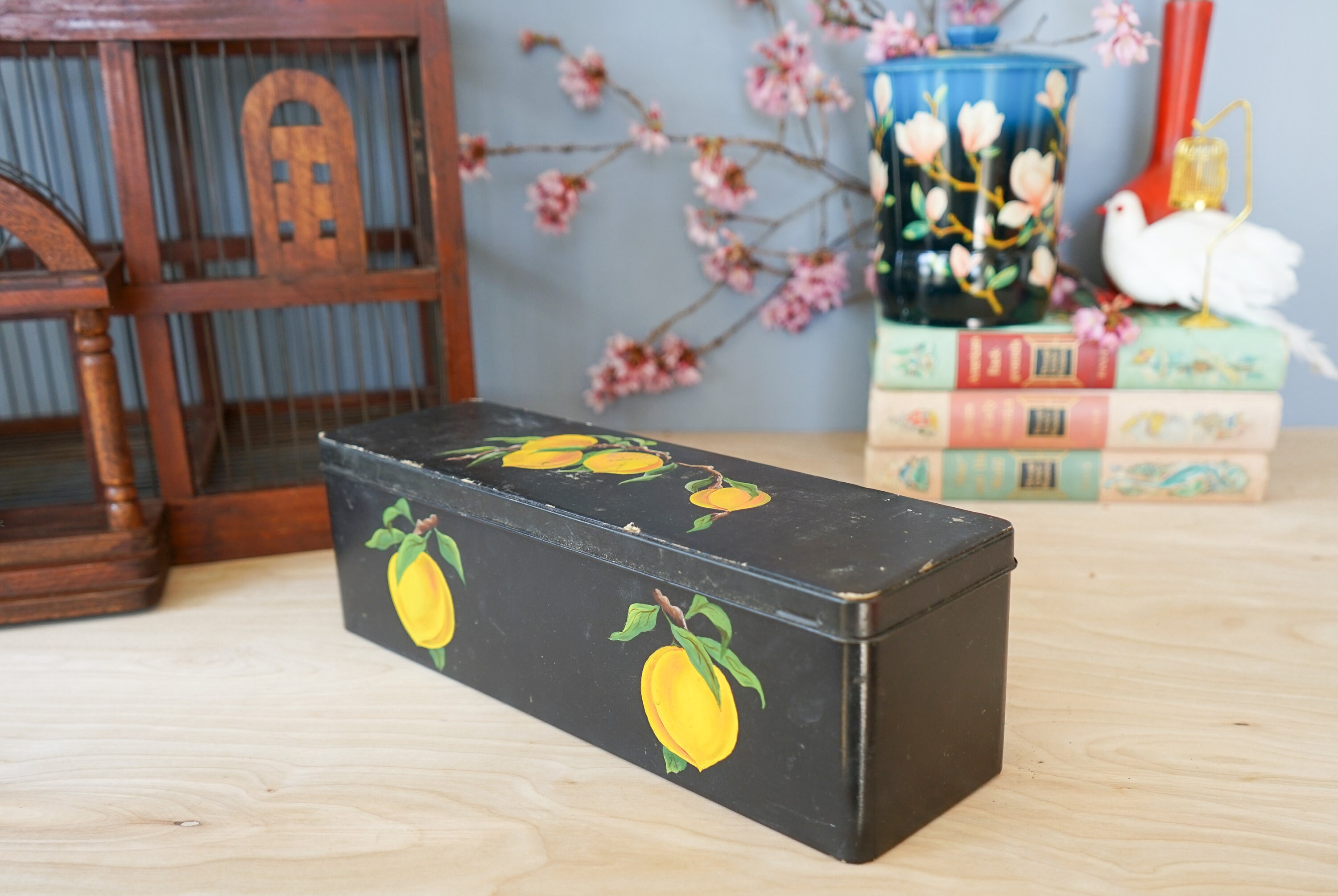 Vintage Peach Tin Box Scotland Barringer Wallis Manners 