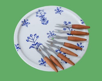 Vintage Wood Cocktail Appetizer Fork Set of 8 Japan: Retro Midcentury Tiki Cocktail Party Barware