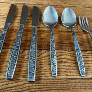 ニュージャパンテーブルウェア株式会社／カトラリーフルセット「シルバーフランス」 Amazon | Tableware 30ピース ゴールドとシルバー カトラリー 高