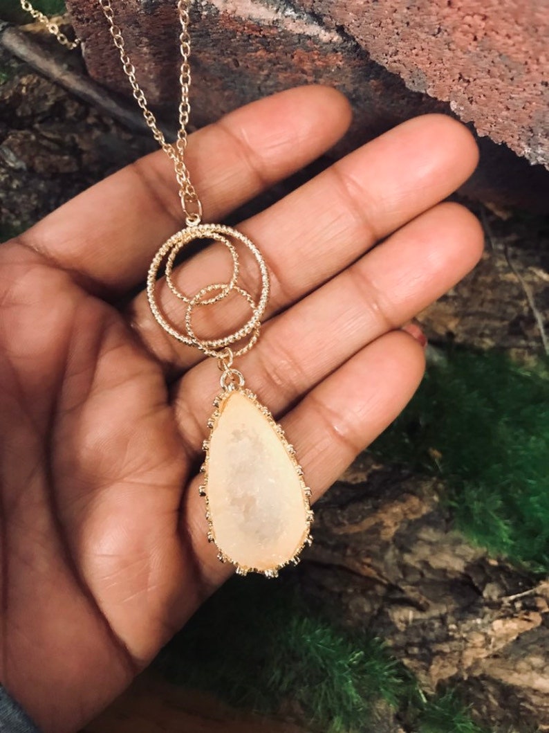 raw crystal chain 2019 summer trend healing stones long gold chain gold circles Teardrop gemstone necklace druzy geometric boho