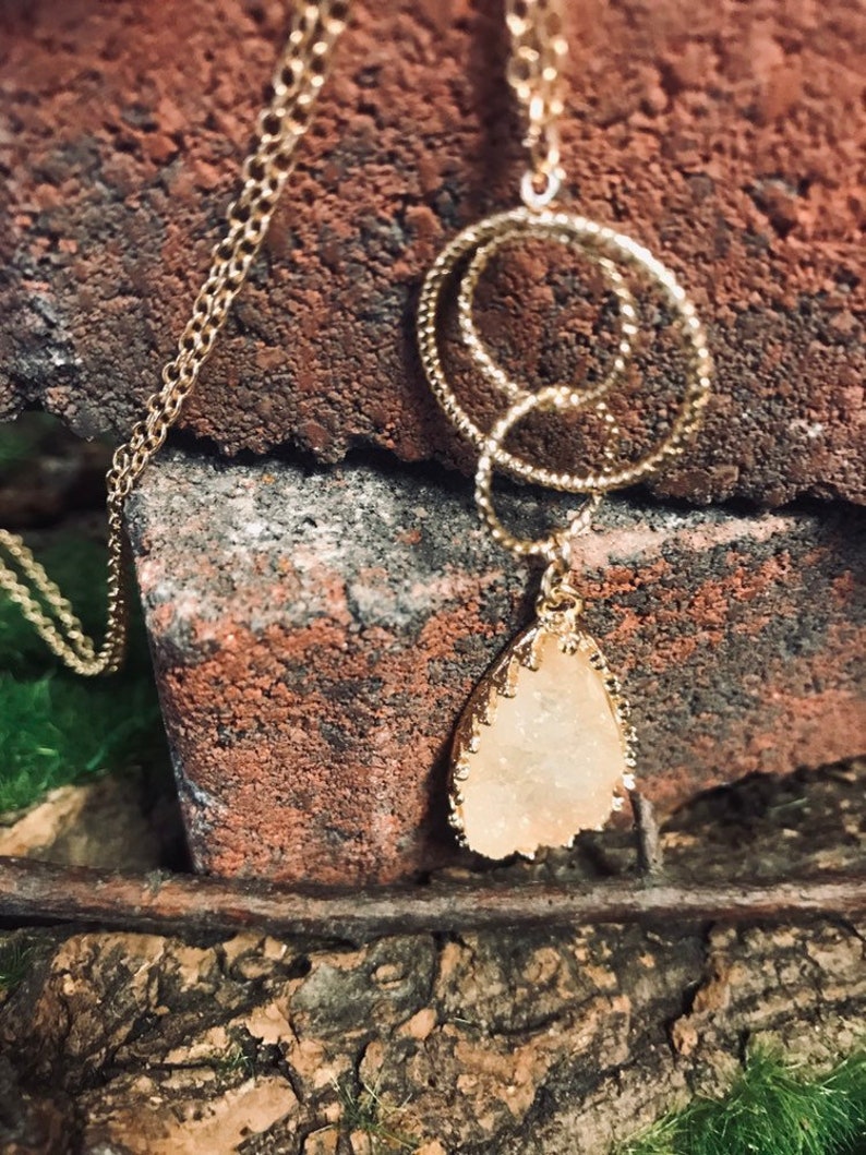 raw crystal chain 2019 summer trend healing stones long gold chain gold circles Teardrop gemstone necklace druzy geometric boho