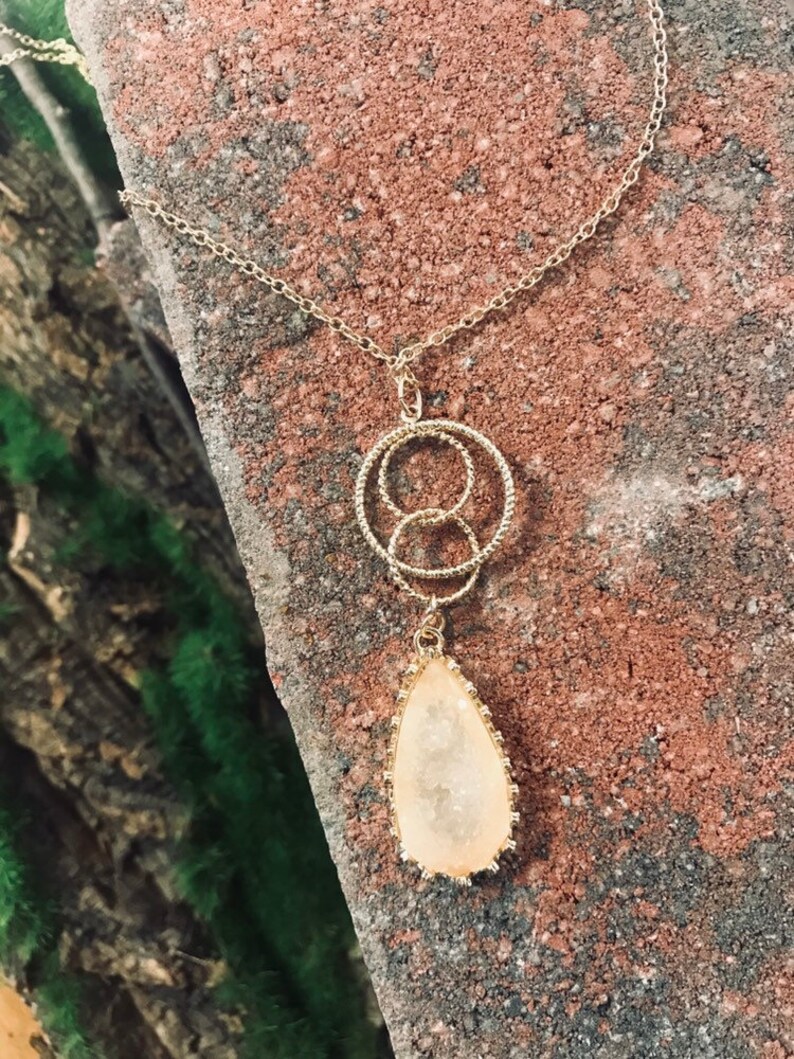 raw crystal chain 2019 summer trend healing stones long gold chain gold circles Teardrop gemstone necklace druzy geometric boho