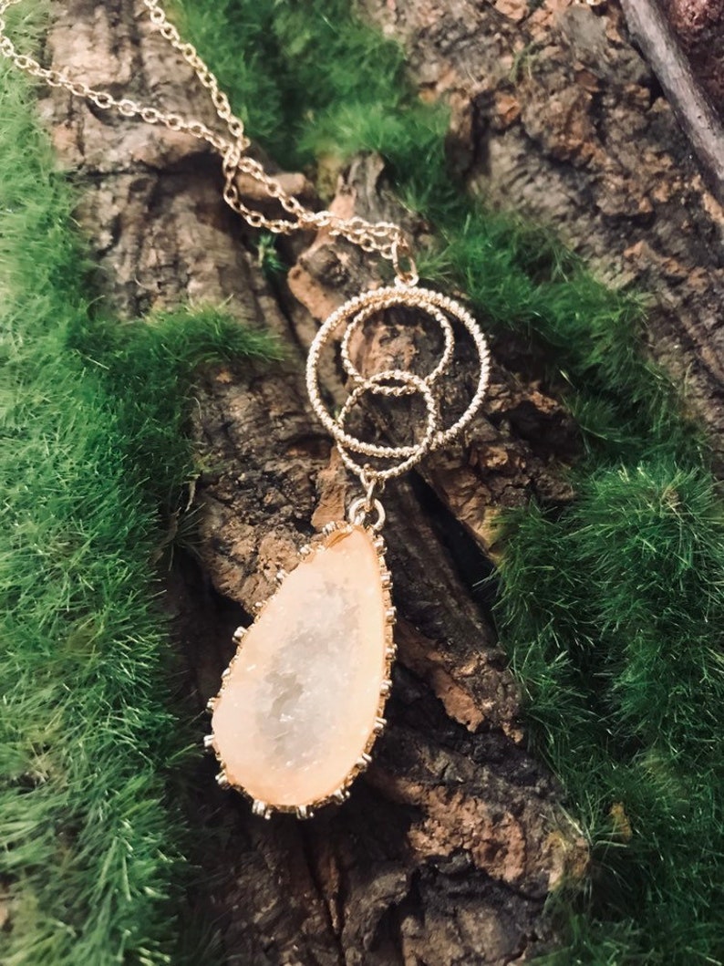raw crystal chain 2019 summer trend healing stones long gold chain gold circles Teardrop gemstone necklace druzy geometric boho